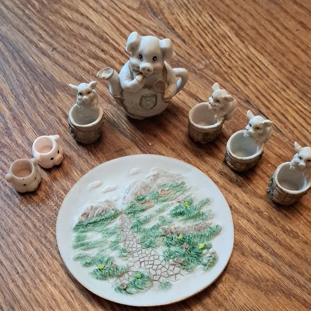 Miniature pig tea set